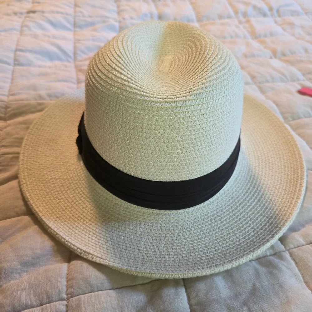 Unbranded this charming